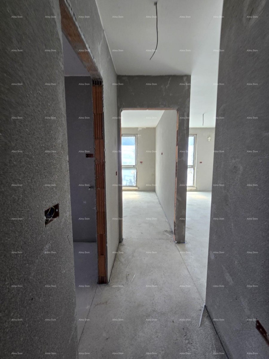 Prodaje se luksuzan stan u Medulinu,  strogi centar mjesta, par minuta lagane šetnje do rive i mora. 15