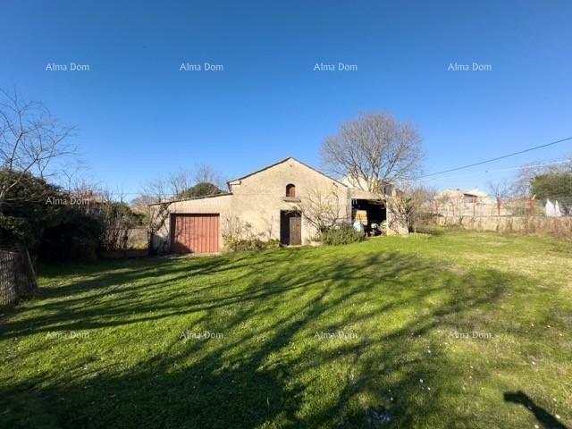 Мы продаем большой отдельно стоящий дом с просторным двором! 37