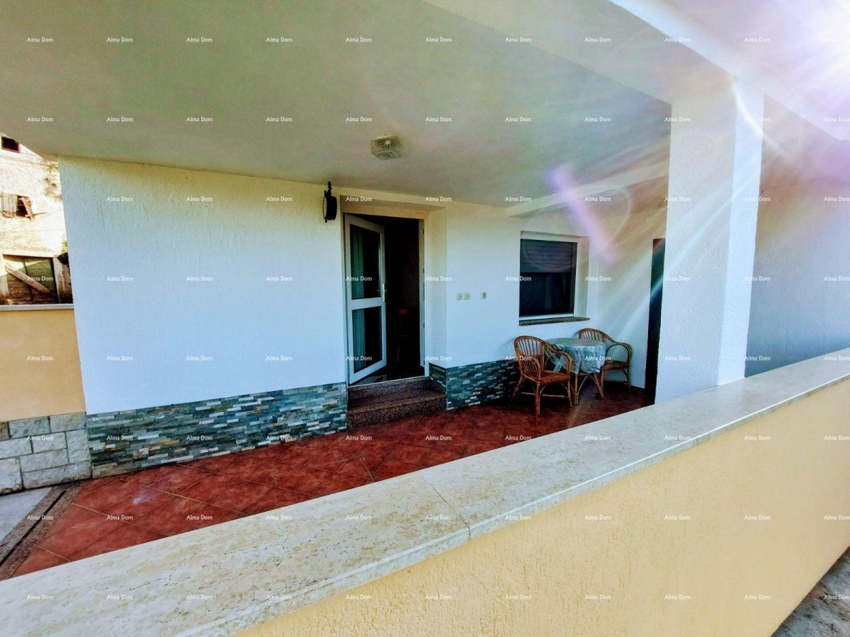 Prodaje se kuća, 170 m2, Karojba 6