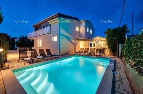 Prodaje se kuća s bazenom i pogledom na more – Ližnjan 2