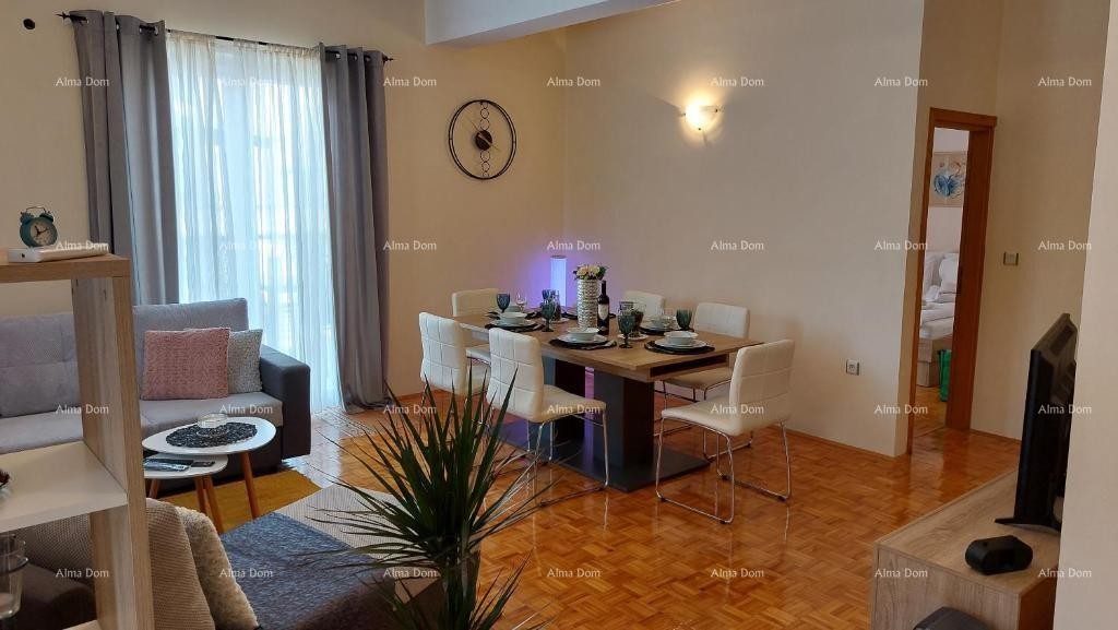 Дом с прекрасным видом на горы, террасой, садом, барбекю и частной парковкой. 4