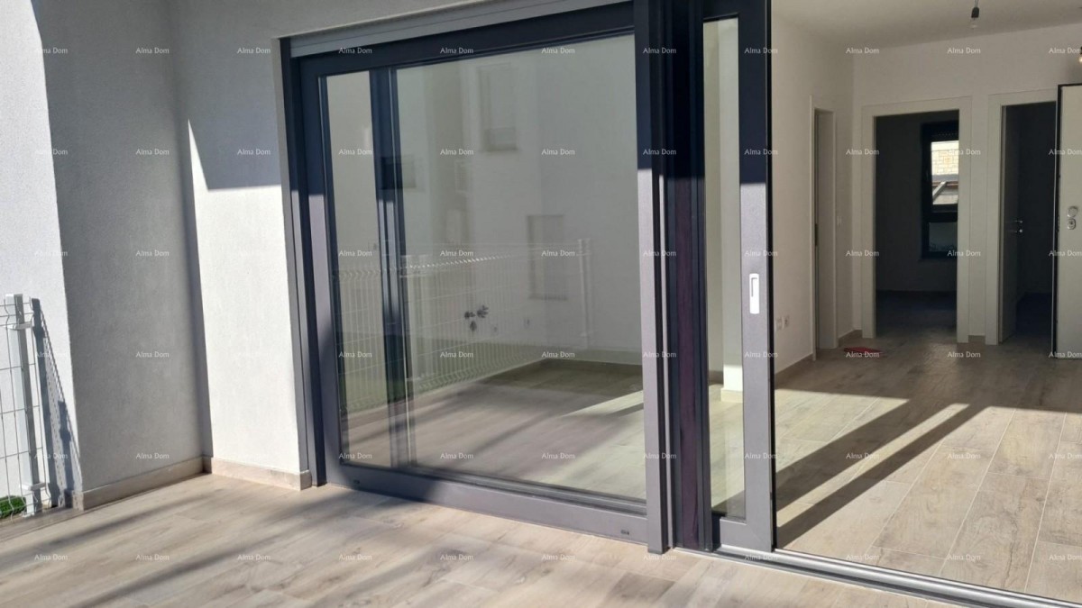 Modern apartment in block B with two parking spaces, close to Umag! S1 12