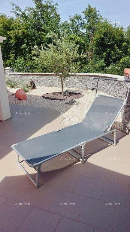 Дом с прекрасным видом на горы, террасой, садом, барбекю и частной парковкой. 19