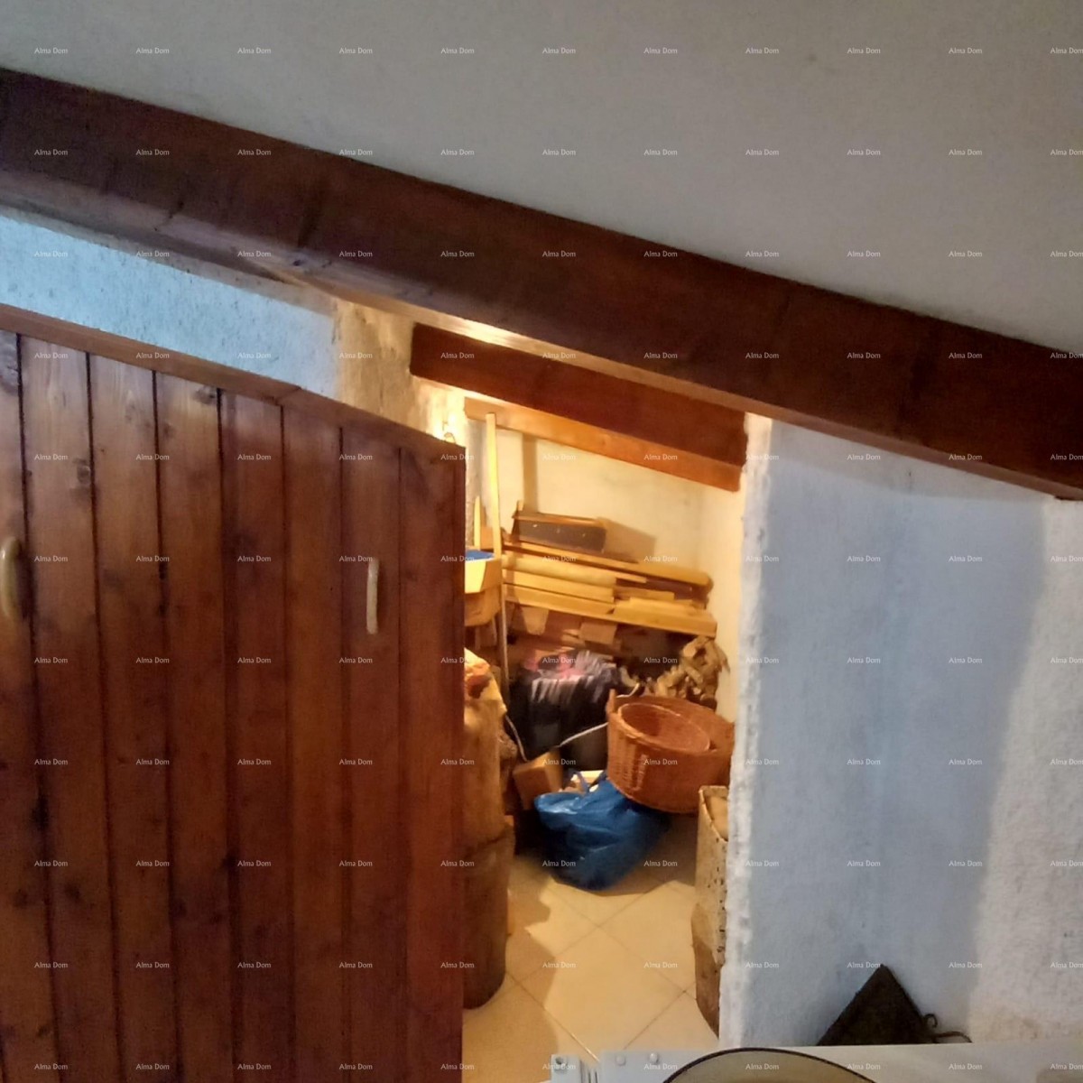 Prostrana hiša v Marčani s tremi nadstropji in vrtom - prodaja. 18