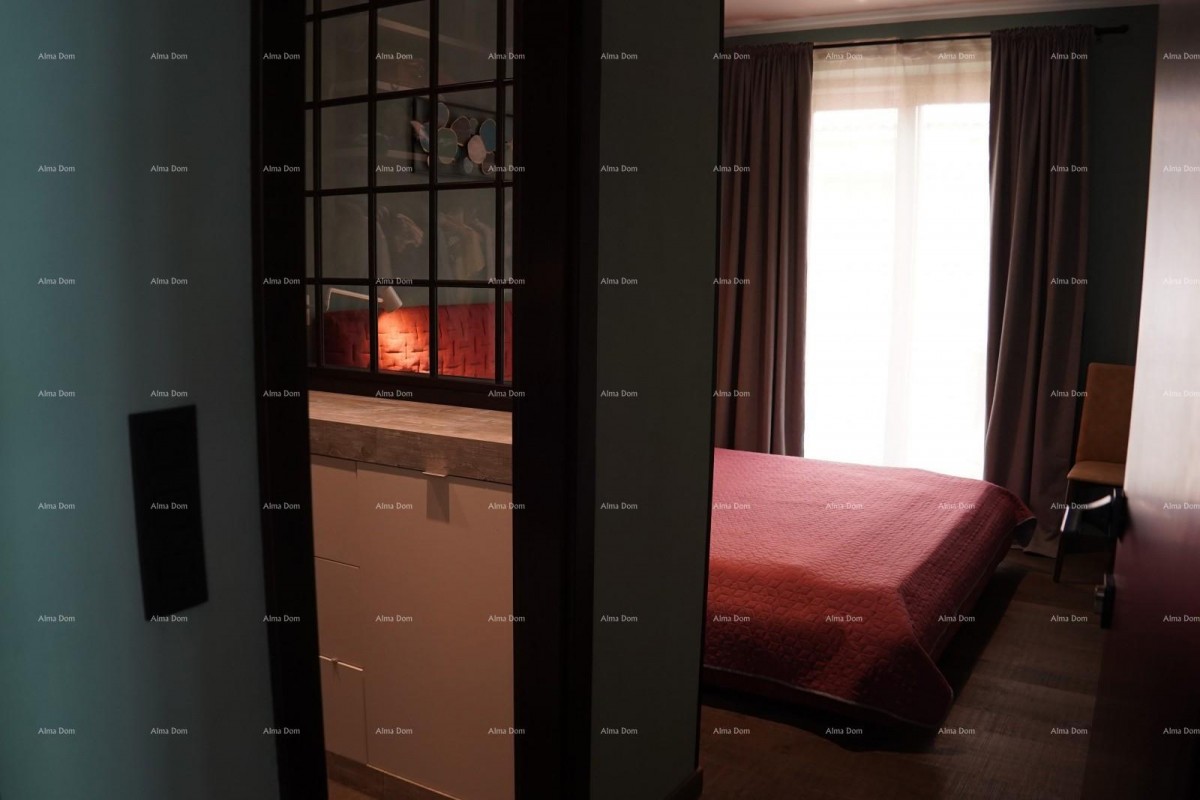 Rovinj. Stanovanje v prvem nadstropju hiše 15