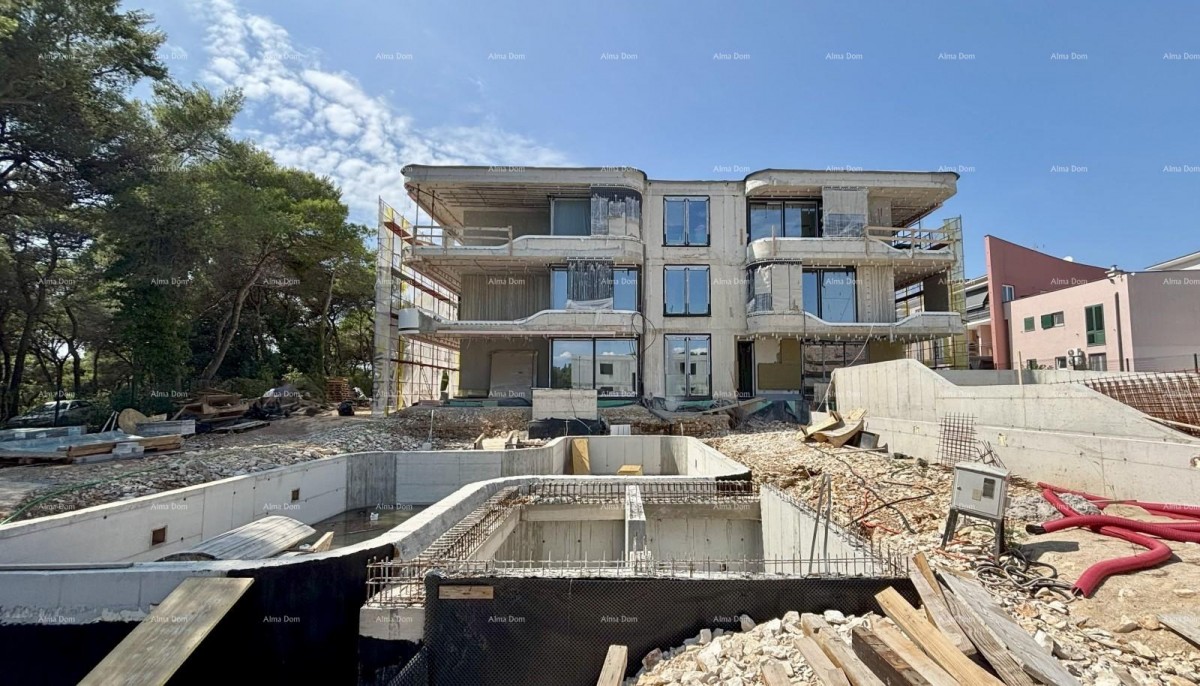 ROVINJ - stanovanje naprodaj v luksuzni rezidenci ob morju / S11 8