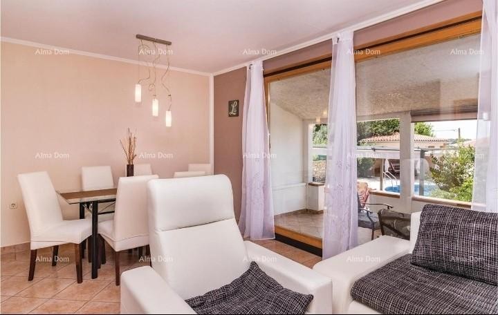 Приземный дом с бассейном в спокойном месте, Пула 10