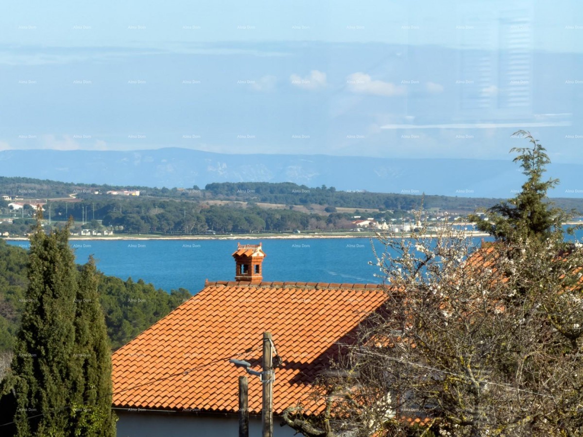 In vendita una casa attraente a Premantura con vista mare. 1