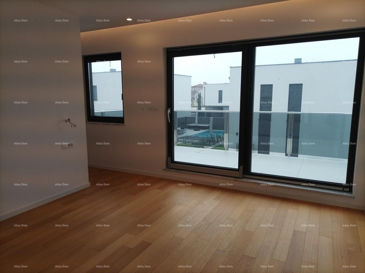 Moderní rekreační vila v uzavřeném komplexu s vilami na pobřeží moře. 26