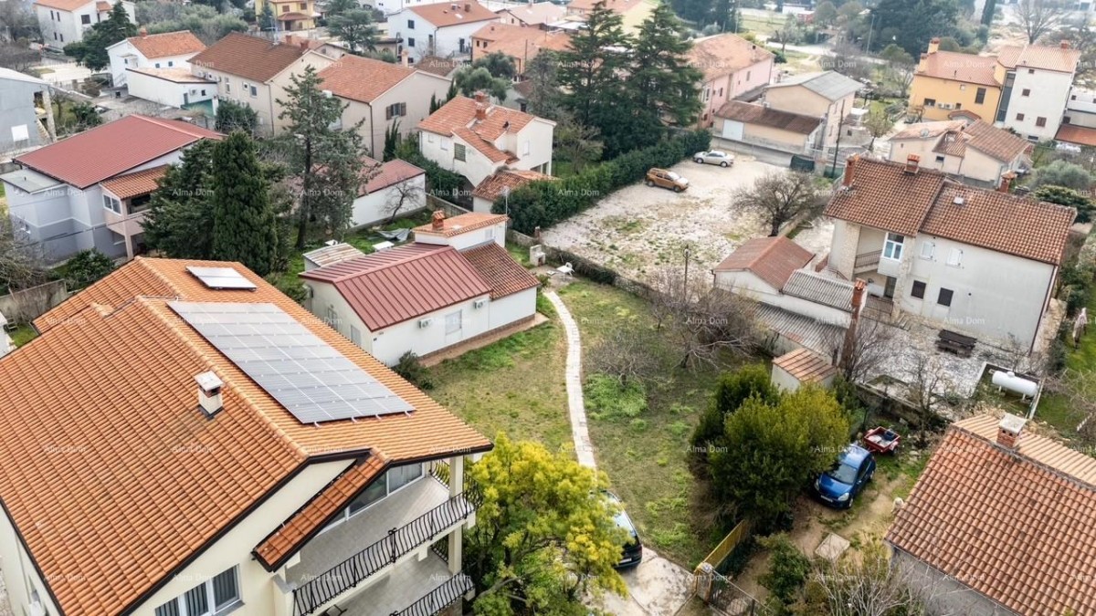 Ekskluzivno! Gradbena parcela s pravnomočnim gradbenim dovoljenjem – 6 stanov, 300 m od morja, Medulin! 6