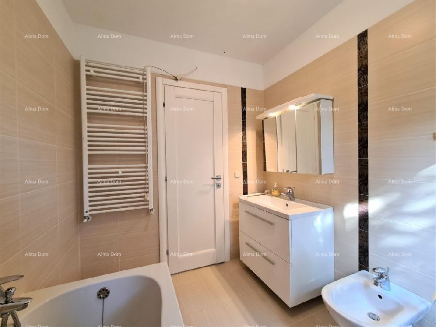 Лижнян продается один большой и один маленький дом. 8