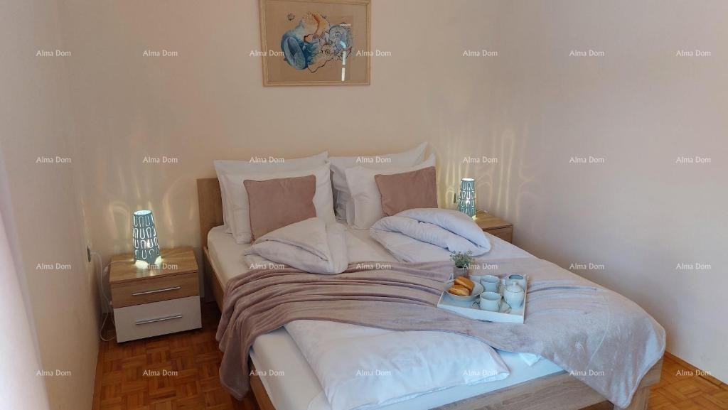 Дом с прекрасным видом на горы, террасой, садом, барбекю и частной парковкой. 12