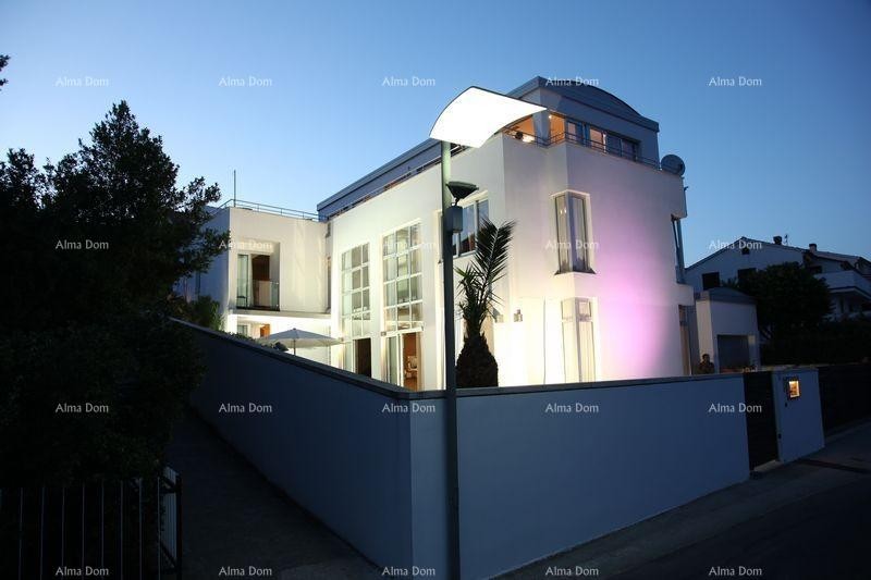 Na prodaju – Luksuzna vila 60 m od morja, Peščena uvala 2