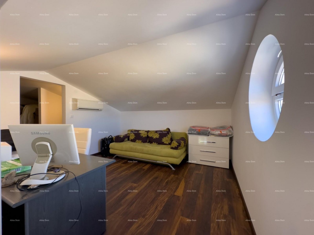 We are selling an apartment with a sea view! 32