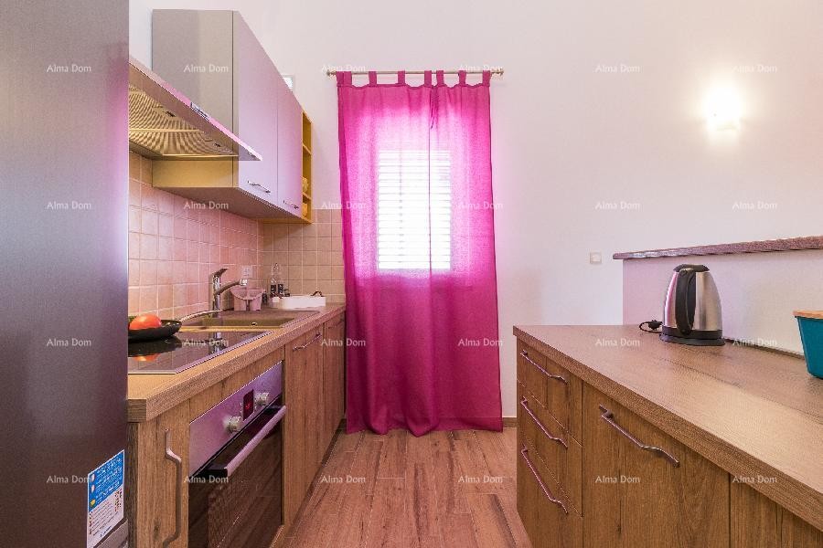 Valdebek. Detached house with a pool and jacuzzi! Close to the center of the city of Pula. 16