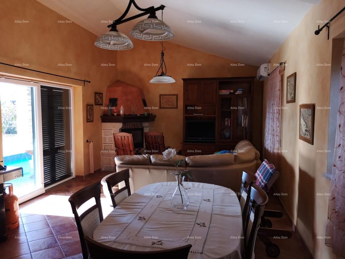 Beautiful house with large pool 3