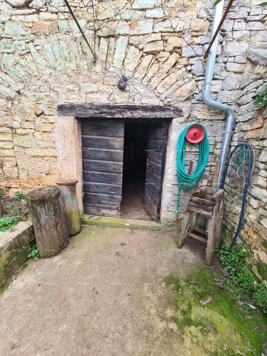 In vendita vecchia casa in pietra a Peroj 13