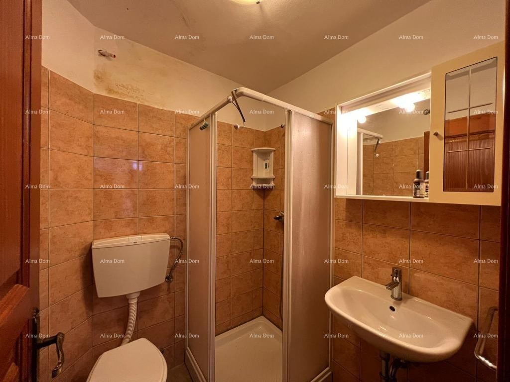 Красивый каменный дом примерно в десяти километрах от центра Пореча. 23