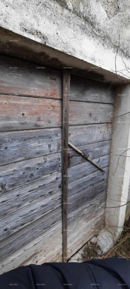 Prodamo kamnito hišo, Barban 8