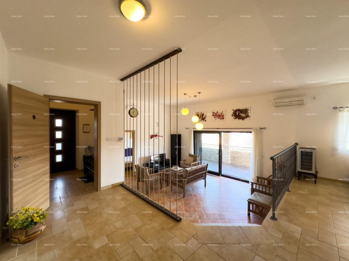 Bellissima casa con piscina a Pola, ideale per famiglie o investimento. 15