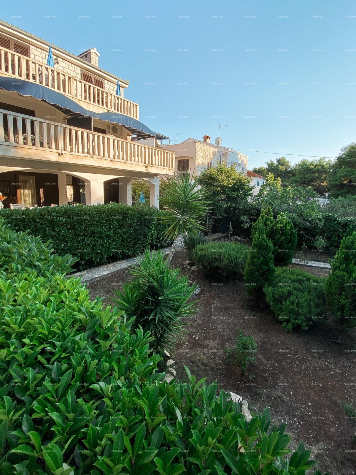 Beautiful villa with 6 apartments for sale in one of the best locations in Supetar, island of Brač! 3