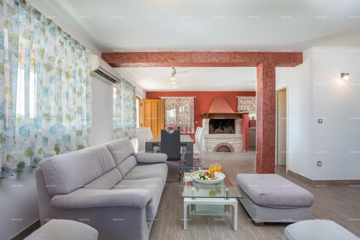 Fažana, detached house on a large plot of 1844 m2. View of the entire Fažana. 6