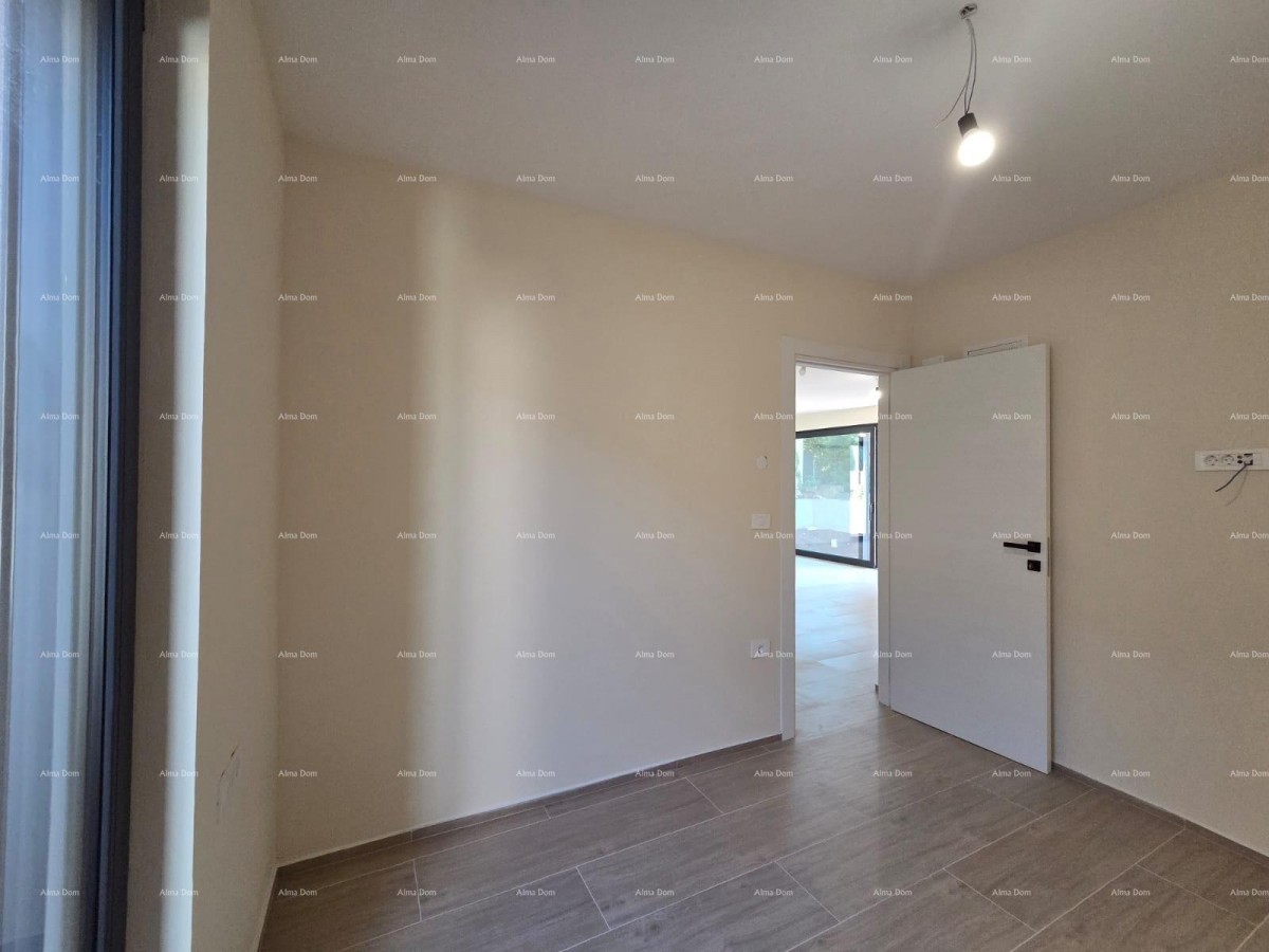 Dvosoban stan z velikim vrtom 100 metrov do obale. 23