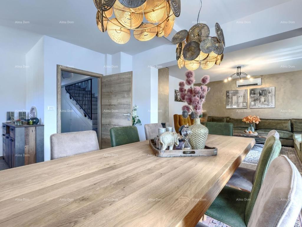 For sale: Luxury villa with a pool in a green oasis near Labin. 13