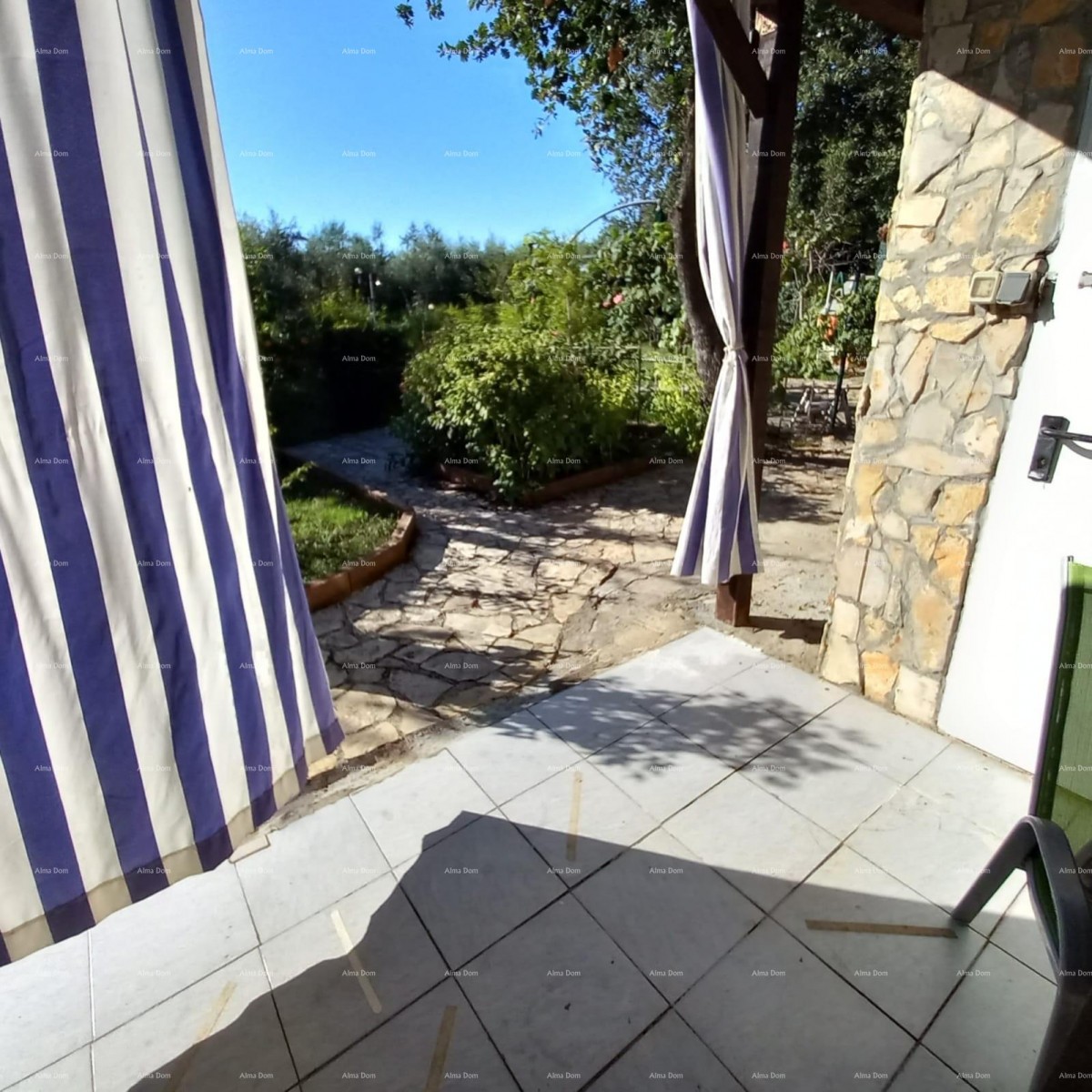 MEDULIN – AVTENTIČNA ISTRSKA HIŠA (KAŽUN) Z VRTOM, 600 M OD MORJA 30