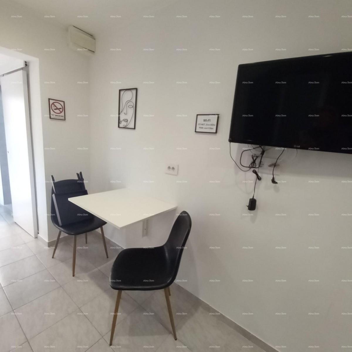 Prodaje se kuća sa 3 apartmana i dvorištem, blizu Pule. Pješčana uvala. 15