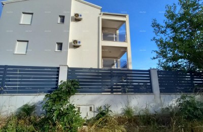 Vendita di un appartamento arredato con posto auto in ottima posizione, Fažana!