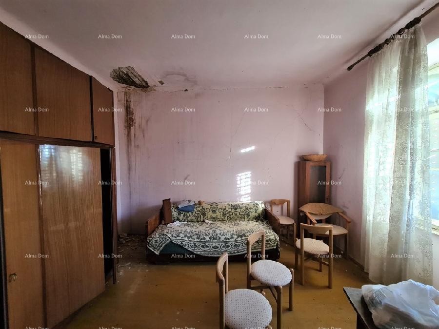 Продается старый истарский каменный дом с видом на Грожнян. 13