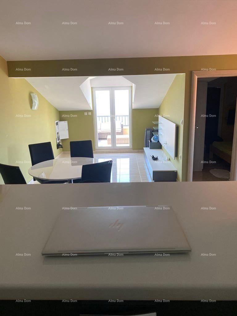 Prodaja - Prvi red do morja! Moderna, prostorna hiša s 4 ločenimi stanovanji, garažo in pomolom, Rogoznica. 7