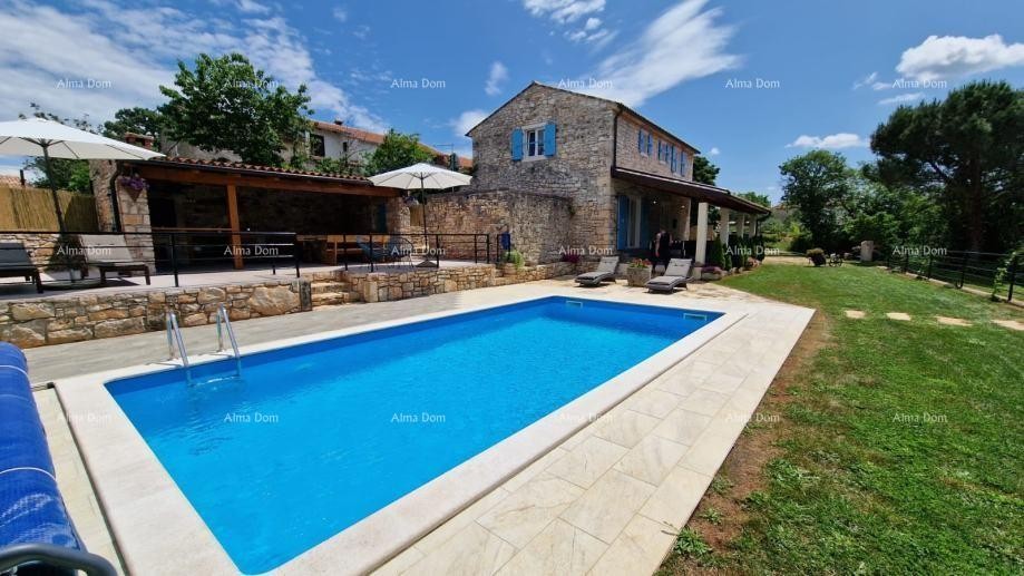 Sveti Lovreč, splendida villa in pietra con ampio giardino 1
