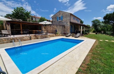 Sveti Lovreč, splendida villa in pietra con ampio giardino