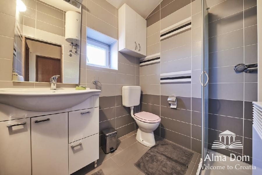 Hiša, blizu mesta Umag. 16