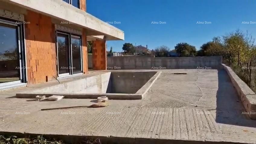 Канфанар, современный дом в стадии Рох-бау 1