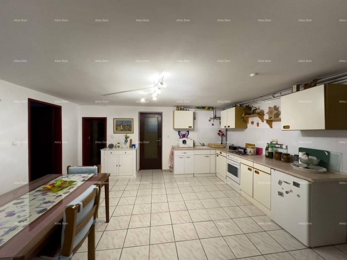 Velika hiša s 4 stanovi - Peščena uvala! 11