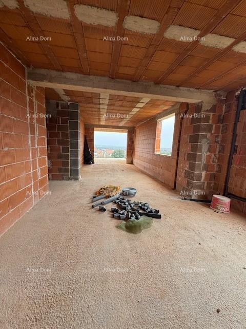 Pula. Veli Vrh, veliki stan sa 3 spavaće sobe. 3 km do centra Fažane. 10