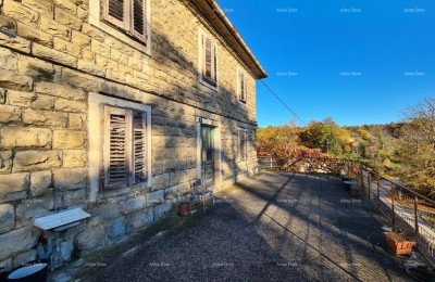 Vendiamo una vecchia casa in pietra d'Istria con vista su Grisignana.