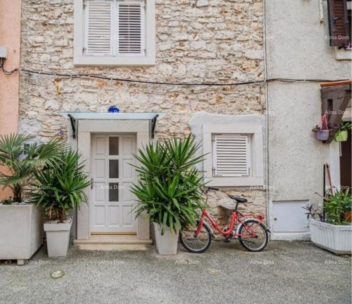 Sale - House in the center, only 50 m from the sea, Umag! 1