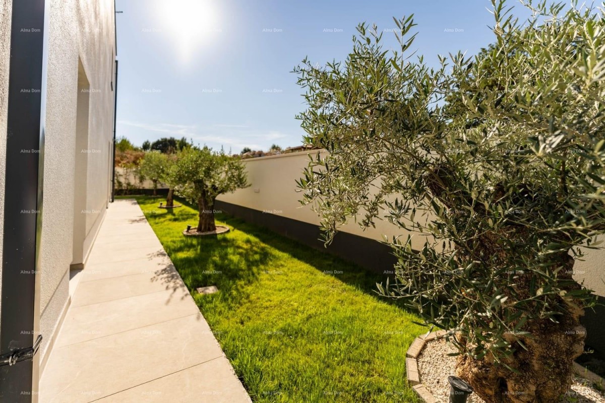 A modern house with a pool in a great location, Medulin! 15