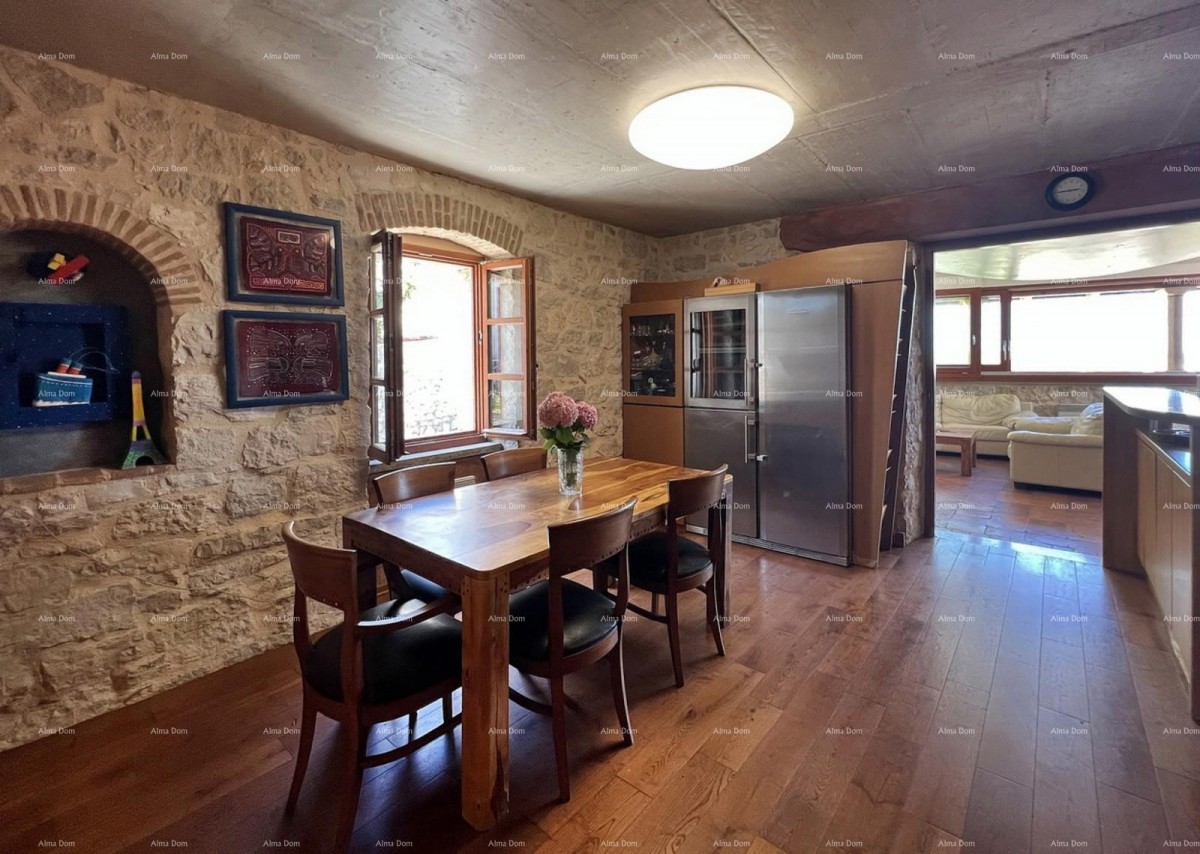 Funtana, Vendesi casa in pietra con vista mare 1