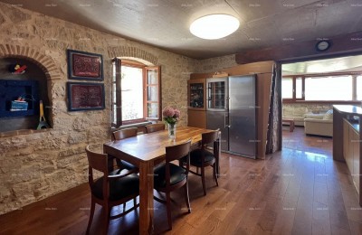 Funtana, Vendesi casa in pietra con vista mare