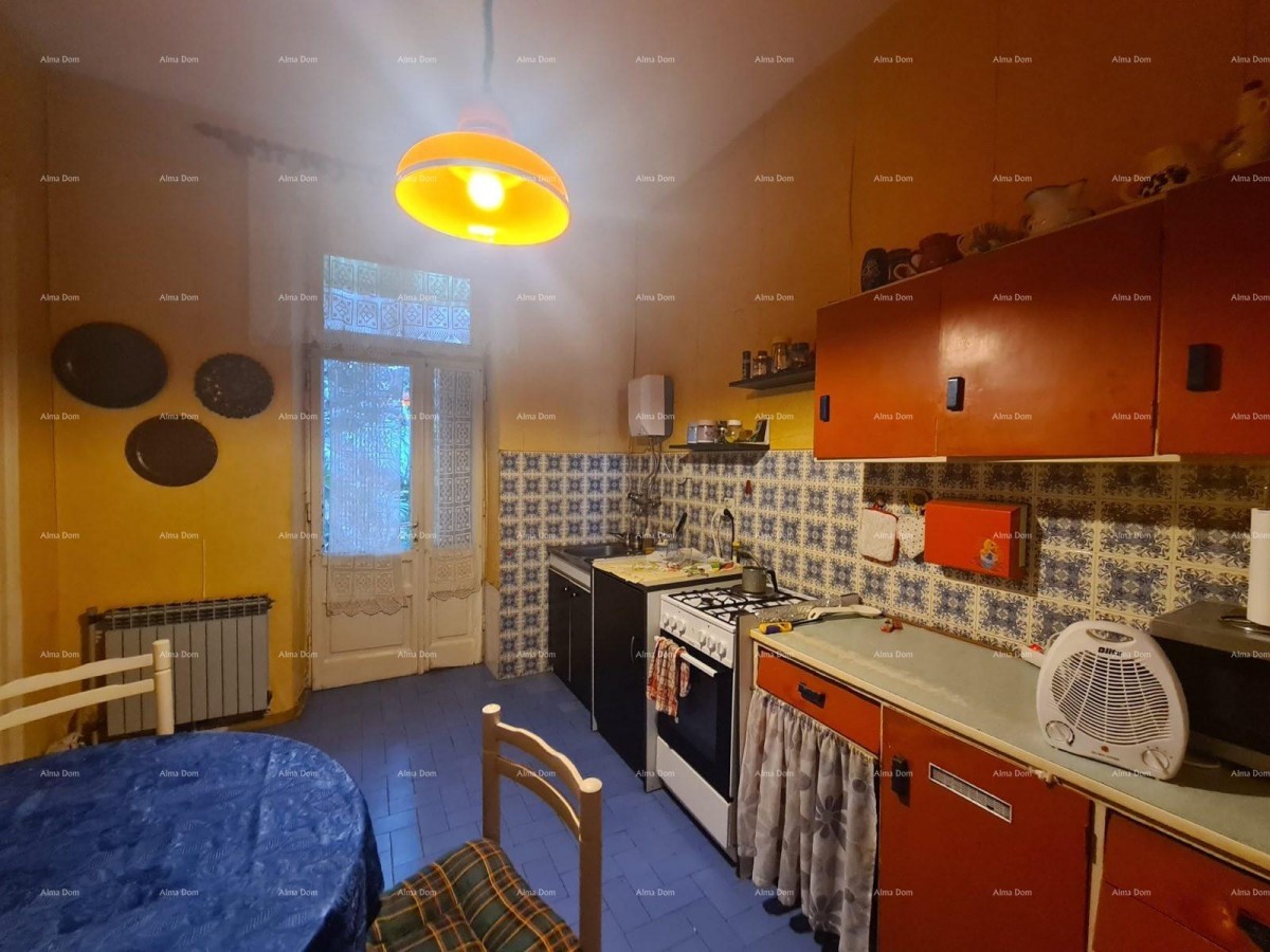 Stan v pritličju s dvoriščem in garažo – center Pule 5