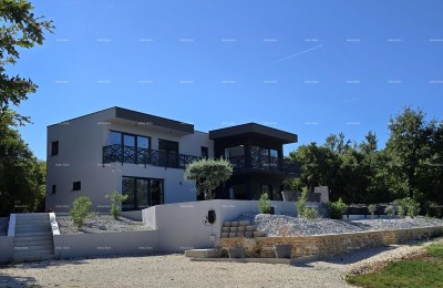 Moderna casa con piscina e ampio giardino a Savičenta!