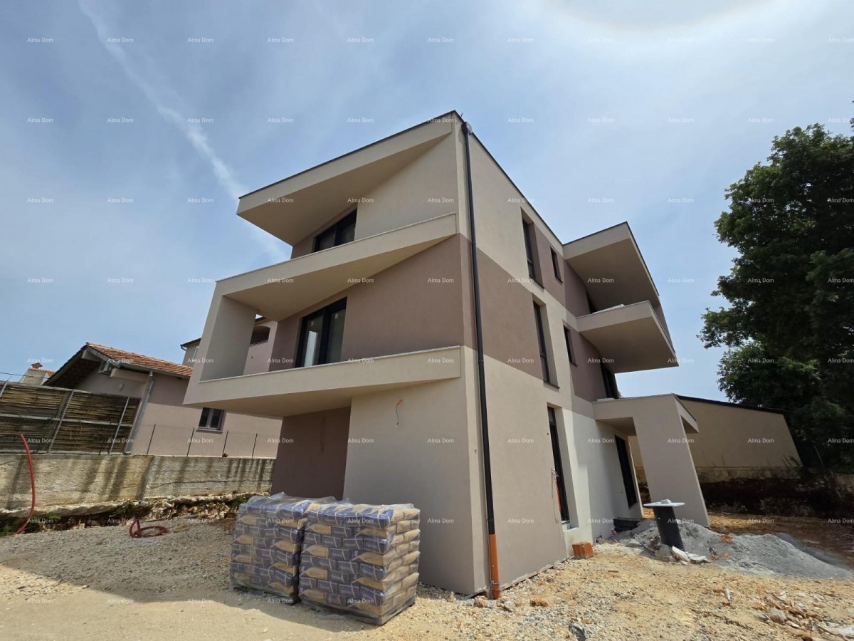 Трехкомнатная квартира с большим садом в 100 метрах от набережной. 1