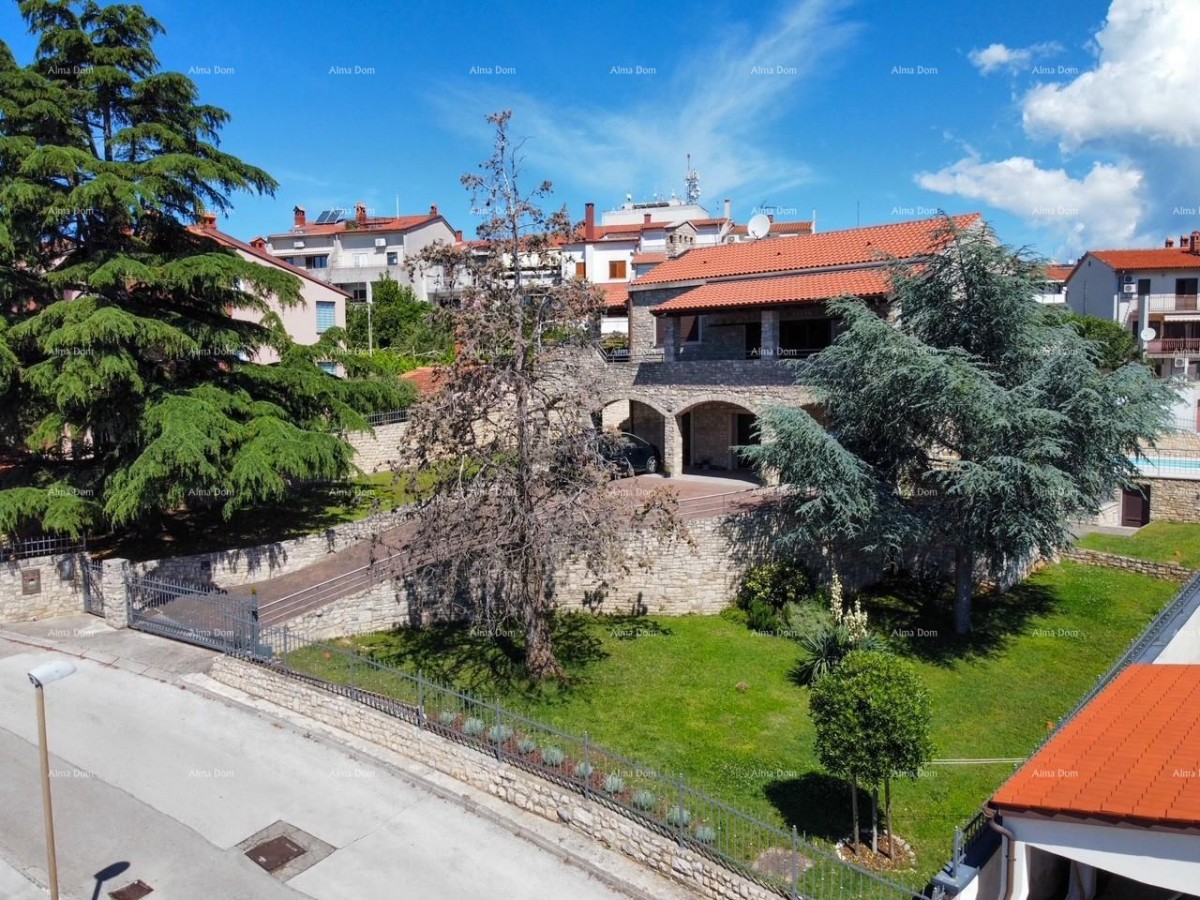 Bellissima casa con piscina a Pola, ideale per famiglie o investimento. 5