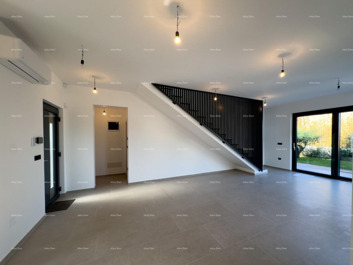 Vendiamo villa bifamiliare con piscina e garage 7