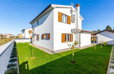 Detached house in Pula.  8 km.